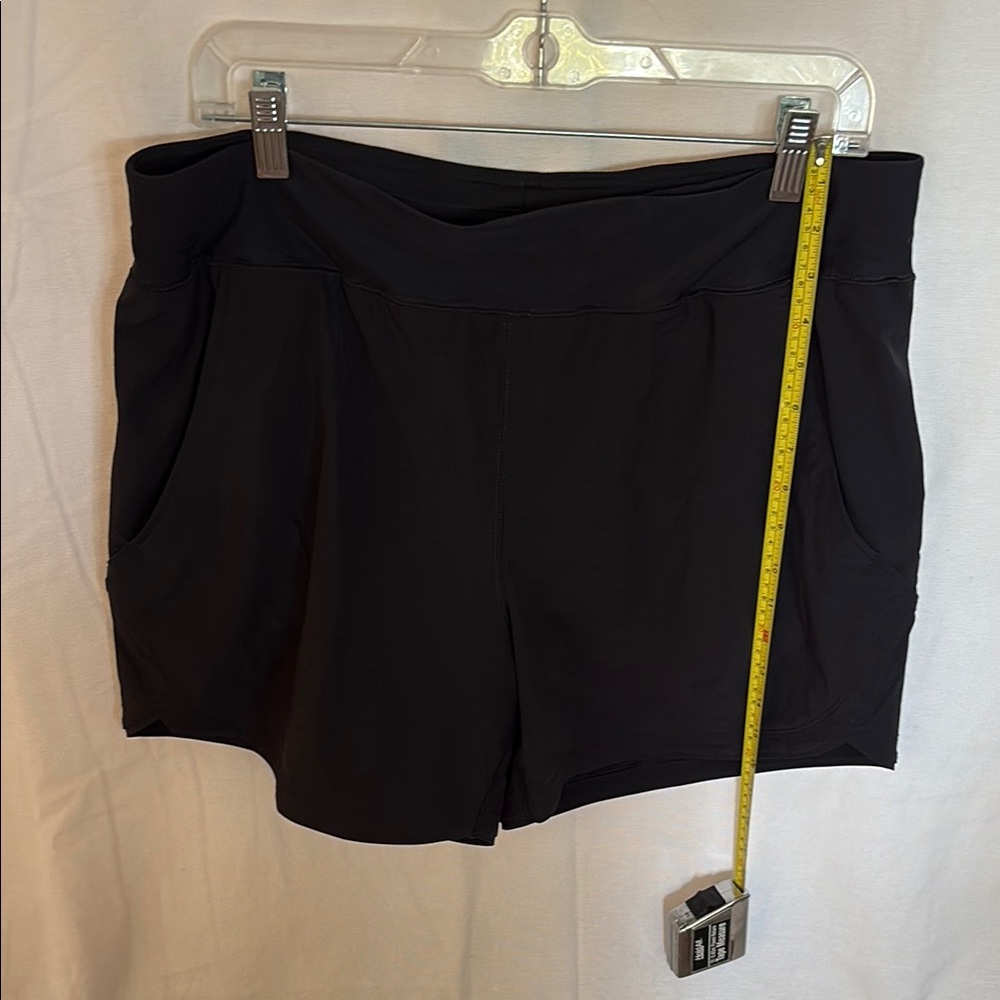 Lands’ End Women's Black Sport Shorts - Picture 4 of 6
